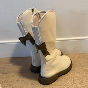 Adorable Cream Boots for Girls with Brown Bow size 34